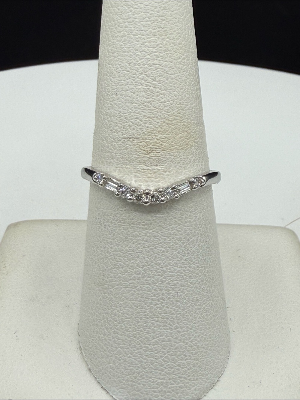 Elegant Natural Diamond Stackable 14k White Gold Ring – Size 7 | Chevron Band
